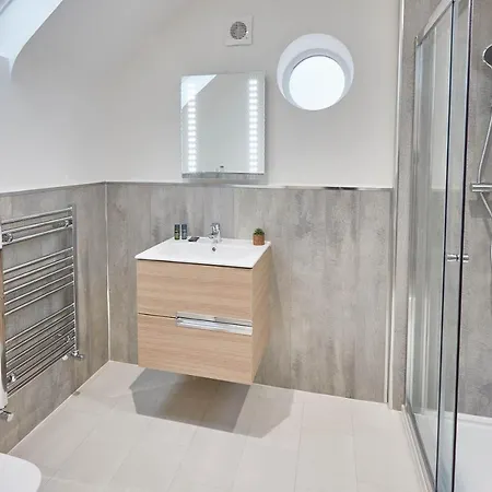 Host & - Uggleby House Ferienhaus