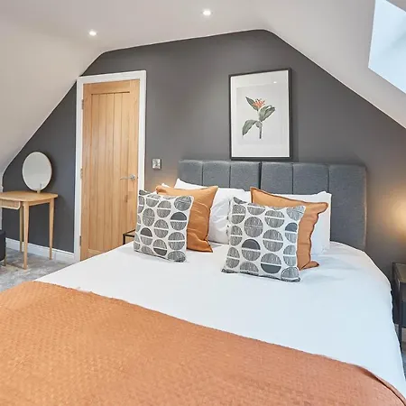 Host & - Uggleby House *