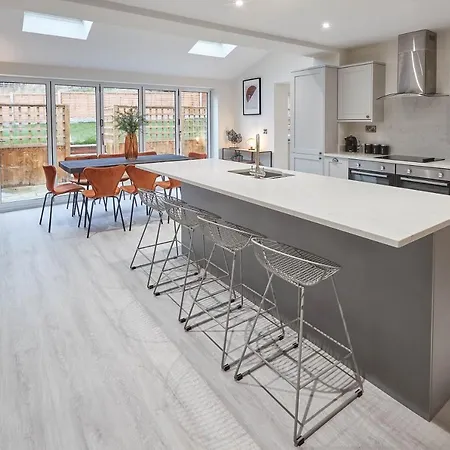 Host & - Uggleby House Casa de Férias *