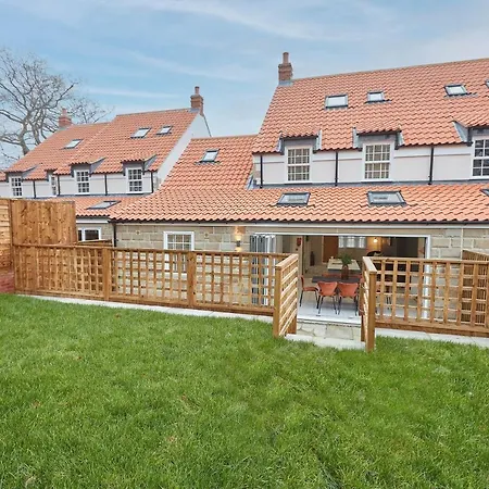 Host & - Uggleby House Casa de Férias *