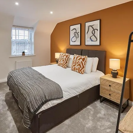 Host & - Uggleby House *