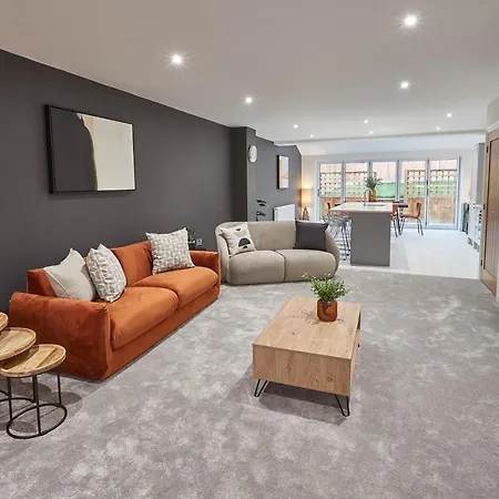 Host & - Uggleby House *