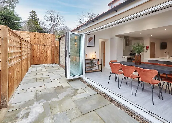 Host & - Uggleby House *