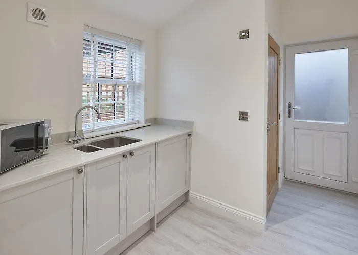 Host & - Uggleby House *