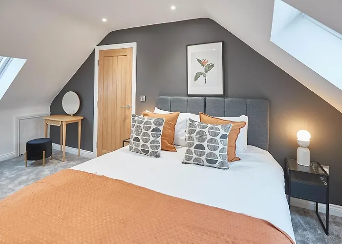 Host & - Uggleby House *