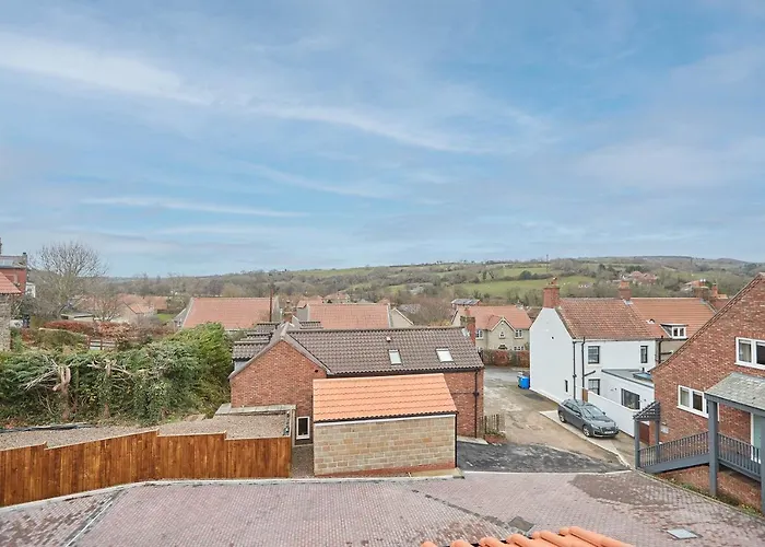 Host & - Uggleby House *