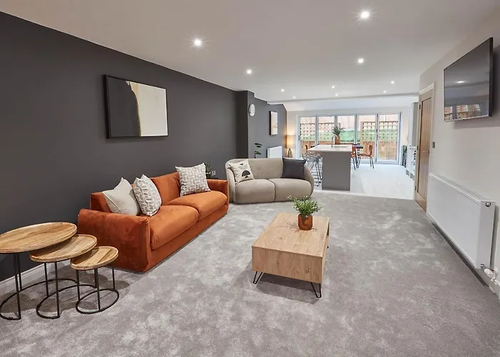 Host & - Uggleby House *